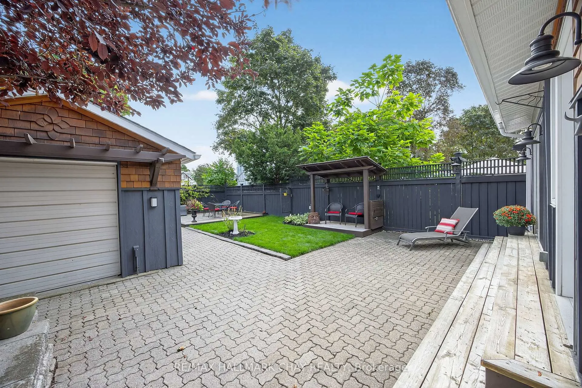 Photo 36 of 53 Eccles Street N, Barrie, Queen's Park — HOMEH