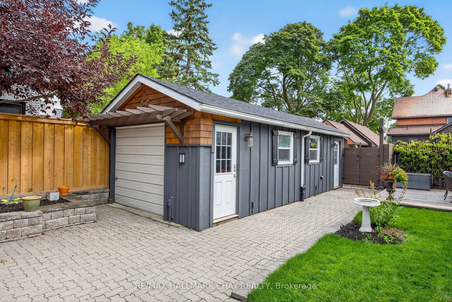 Photo 39 of 53 Eccles Street N, Barrie, Queen's Park — HOMEH