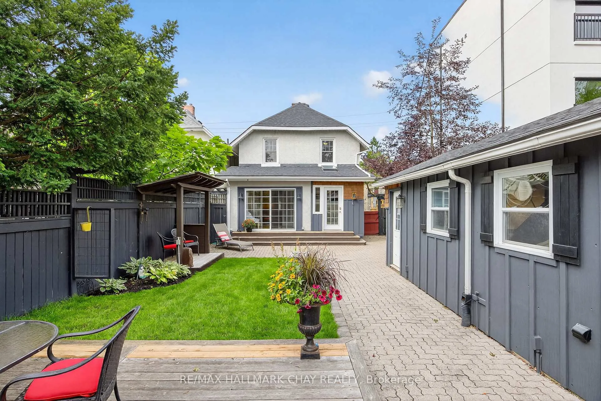 Photo 42 of 53 Eccles Street N, Barrie, Queen's Park — HOMEH