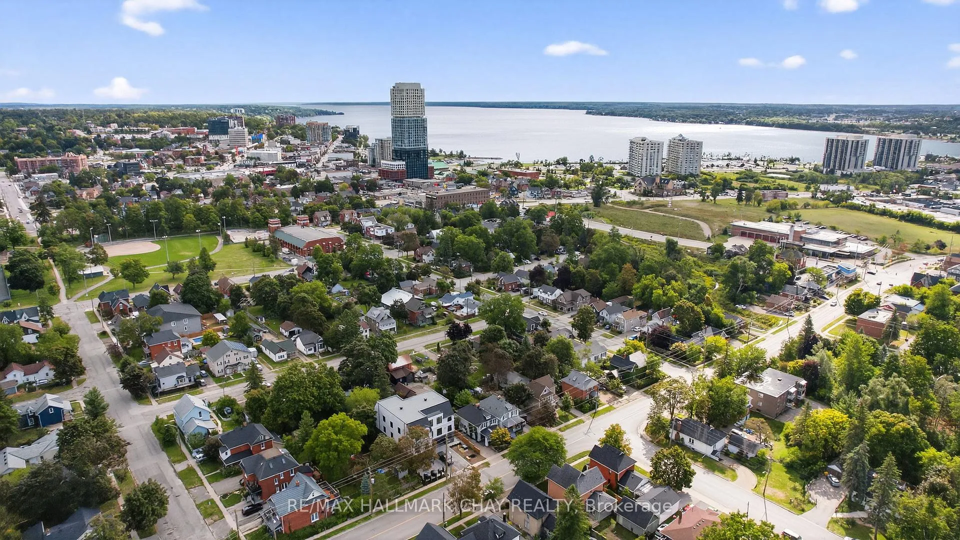 Photo 48 of 53 Eccles Street N, Barrie, Queen's Park — HOMEH