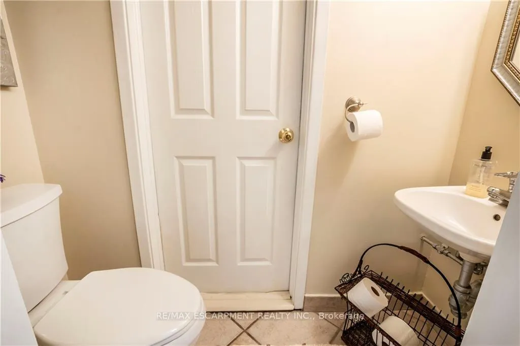 Photo 9 of 29 Abbington Drive, Hamilton, Gilbert — HOMEH