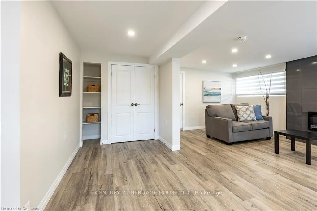Photo 3 of 34 Dooley Drive, Kitchener — HOMEH