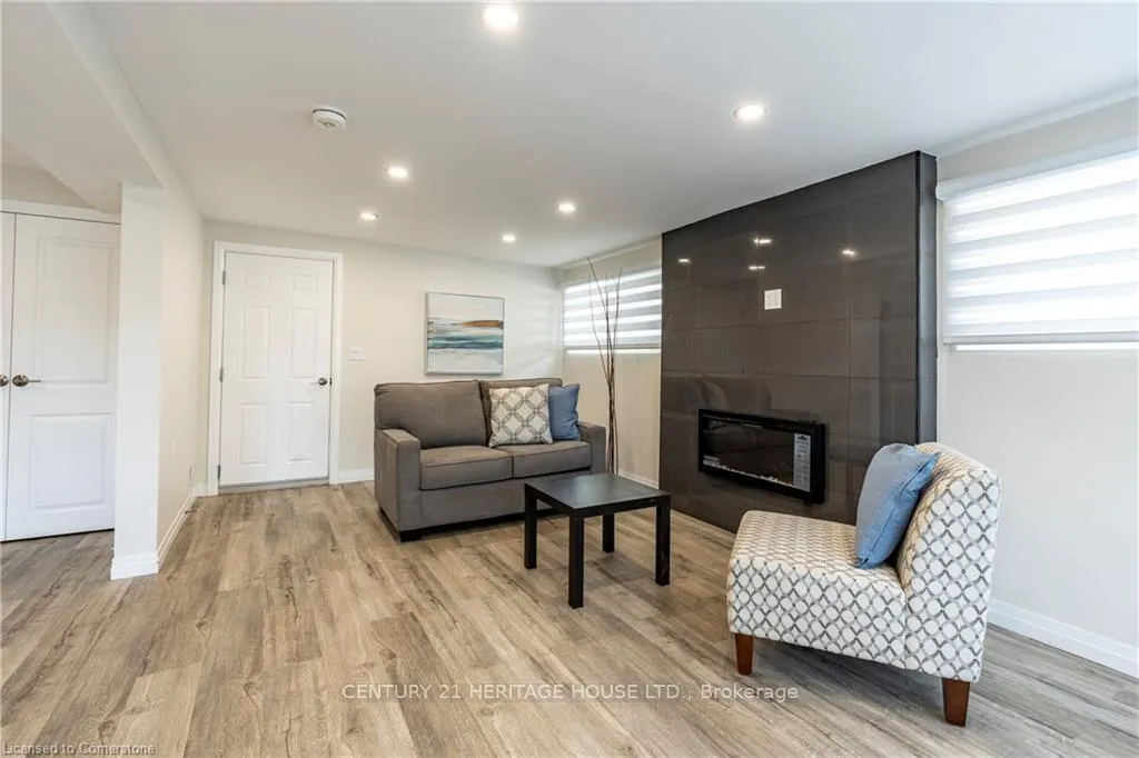 Photo 5 of 34 Dooley Drive, Kitchener — HOMEH