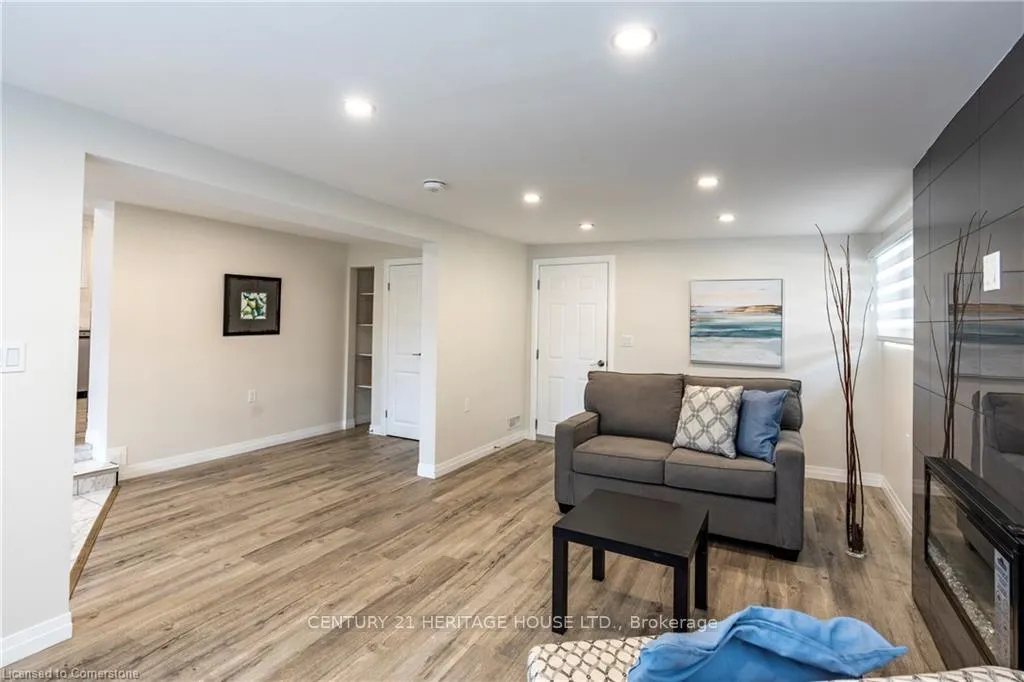 Photo 6 of 34 Dooley Drive, Kitchener — HOMEH