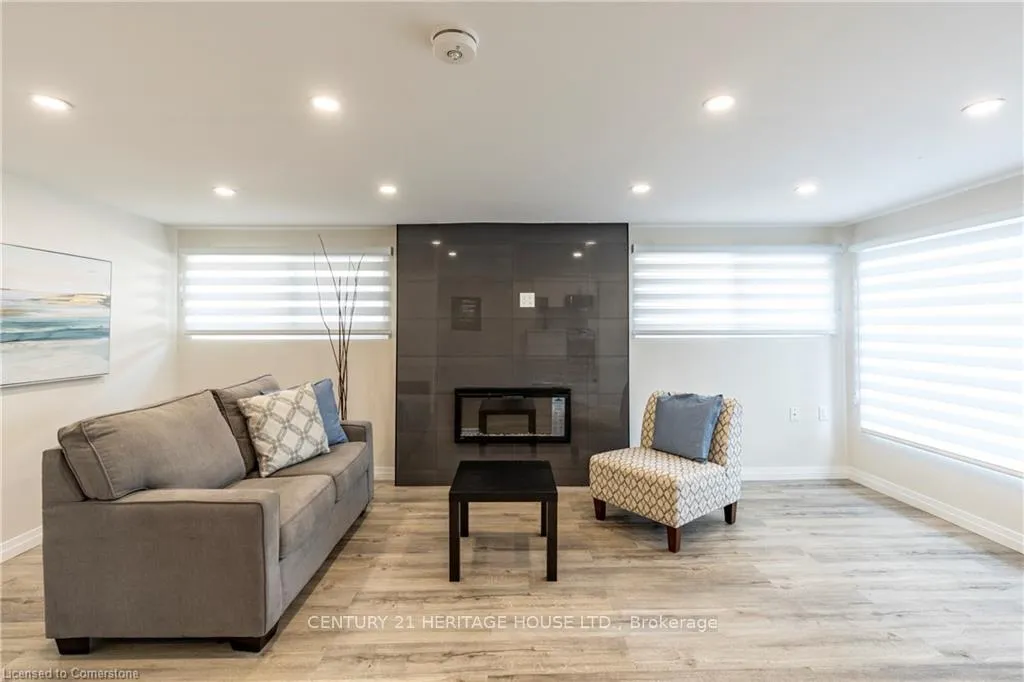 Photo 8 of 34 Dooley Drive, Kitchener — HOMEH