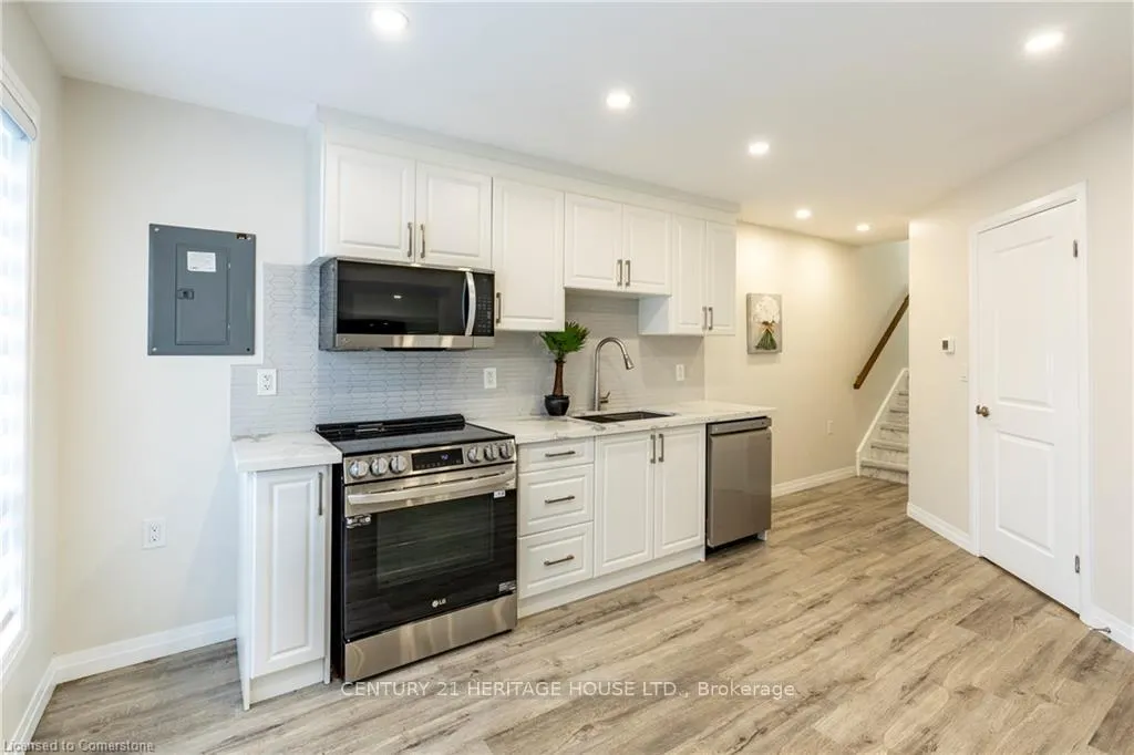 Photo 9 of 34 Dooley Drive, Kitchener — HOMEH