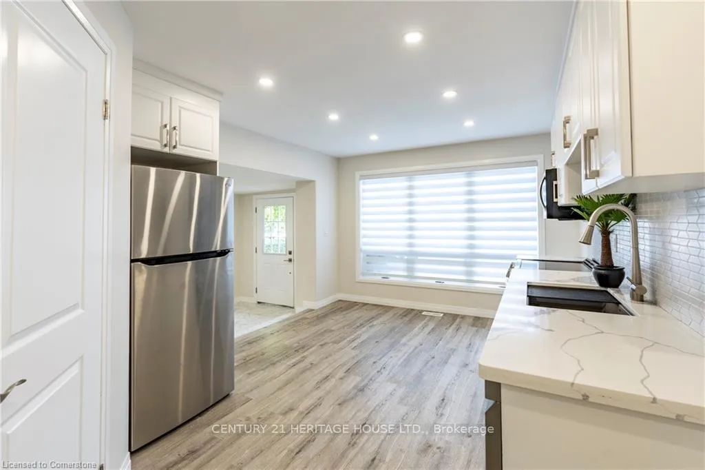 Photo 12 of 34 Dooley Drive, Kitchener — HOMEH