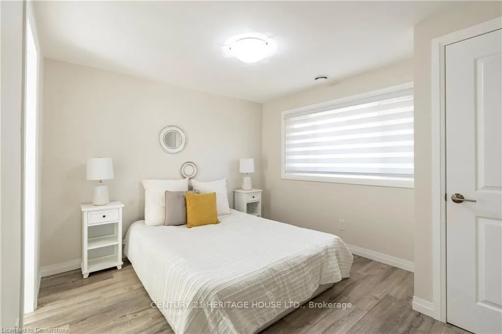 Photo 16 of 34 Dooley Drive, Kitchener — HOMEH