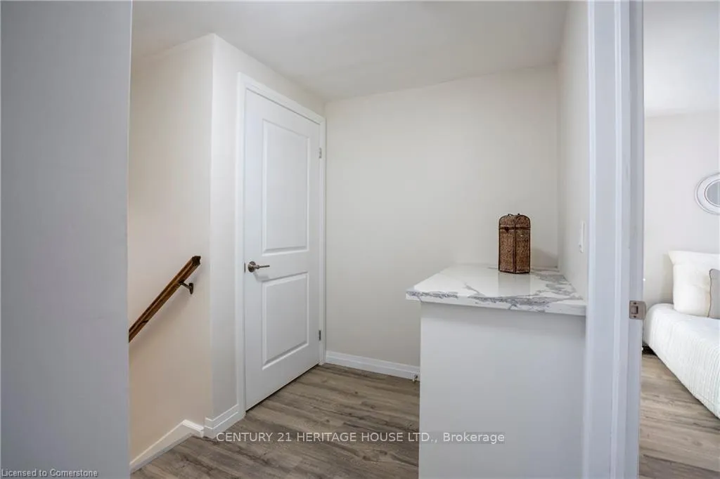 Photo 23 of 34 Dooley Drive, Kitchener — HOMEH