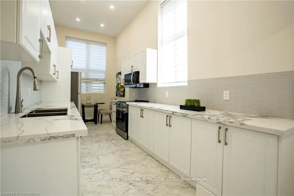 Photo 25 of 34 Dooley Drive, Kitchener — HOMEH