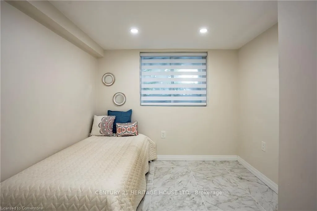 Photo 29 of 34 Dooley Drive, Kitchener — HOMEH