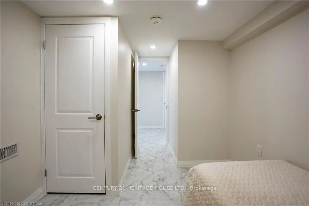 Photo 30 of 34 Dooley Drive, Kitchener — HOMEH