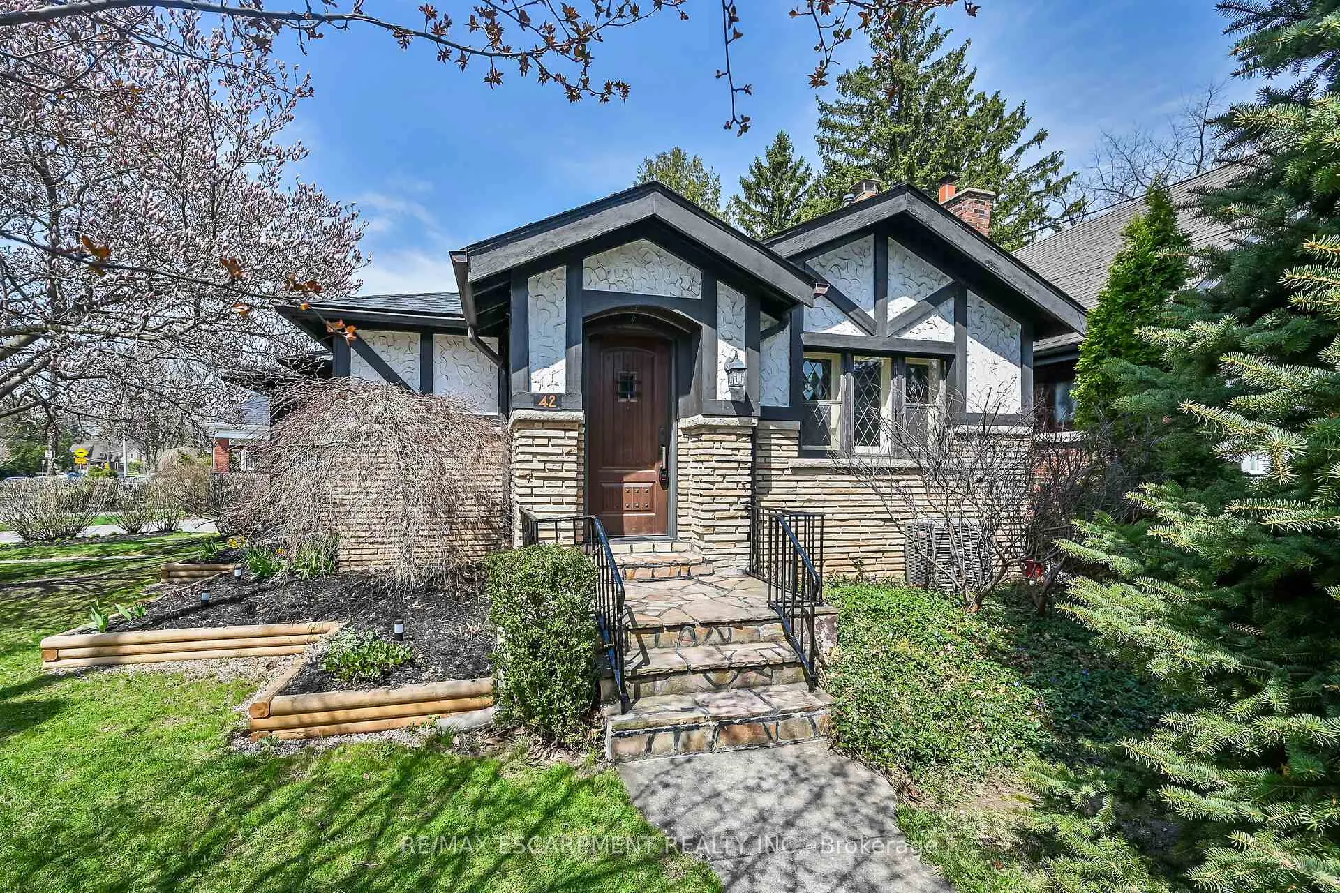 Photo 1 of 42 Newton Avenue, Hamilton, Westdale — HOMEH