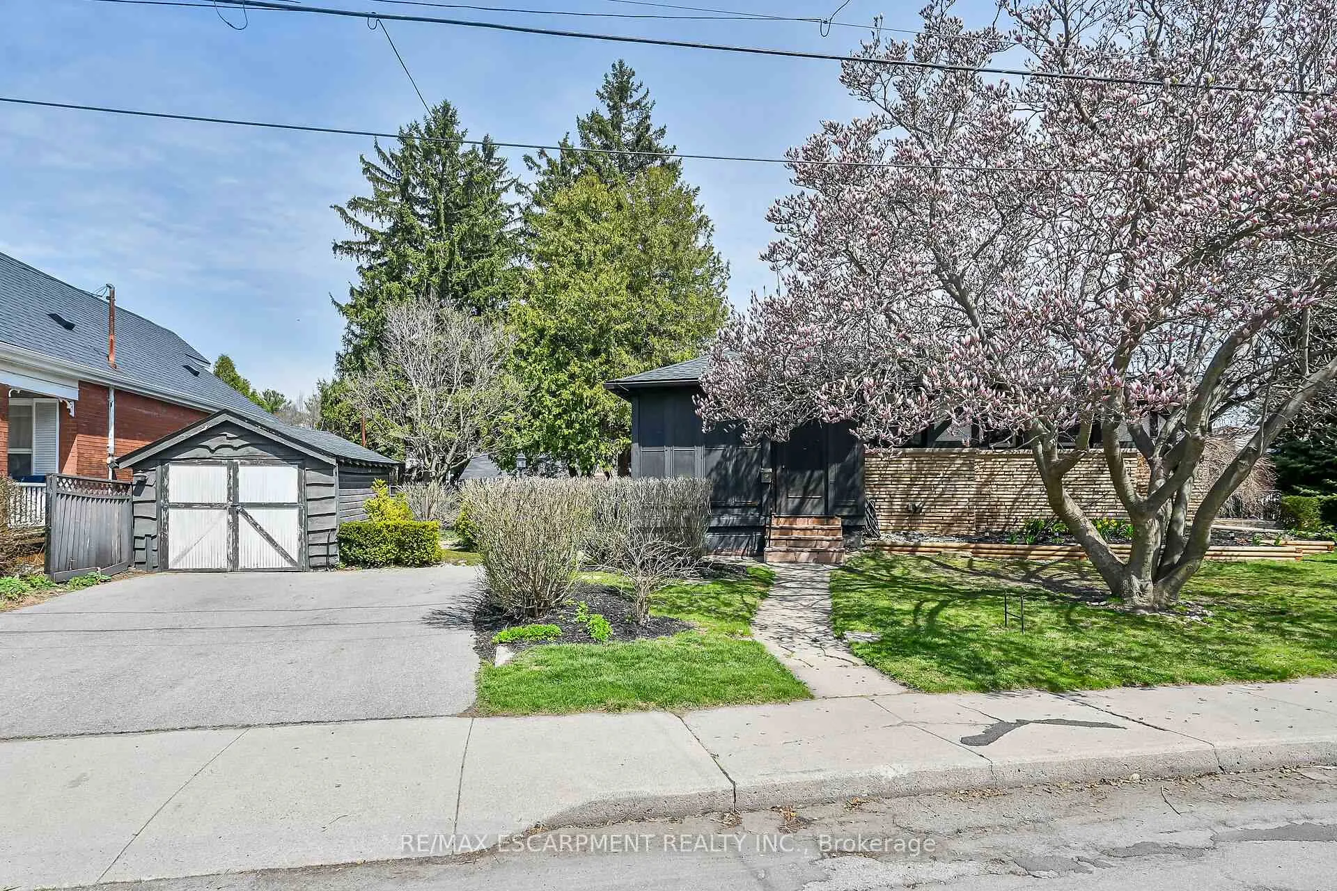 Photo 2 of 42 Newton Avenue, Hamilton, Westdale — HOMEH