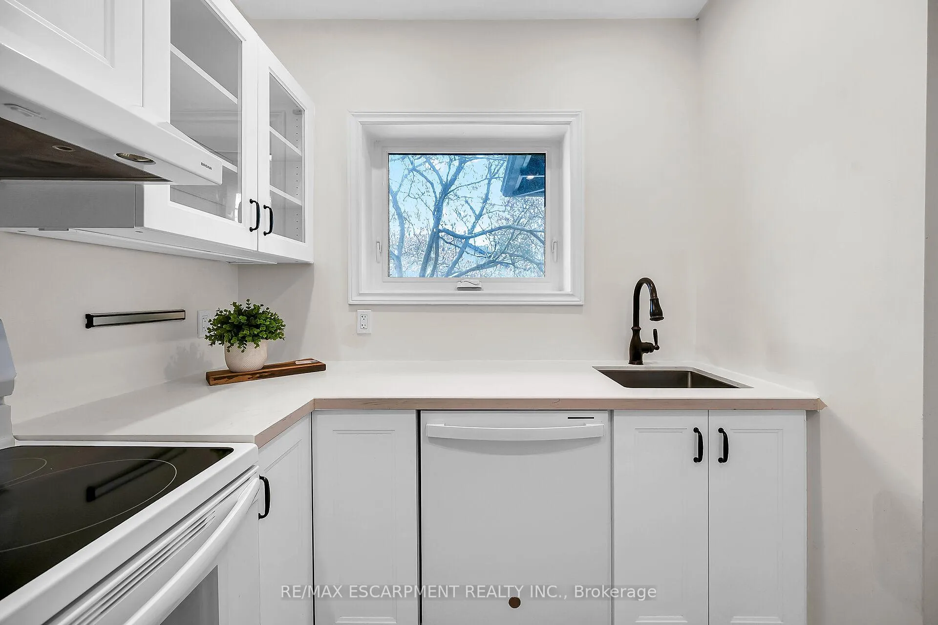 Photo 16 of 42 Newton Avenue, Hamilton, Westdale — HOMEH