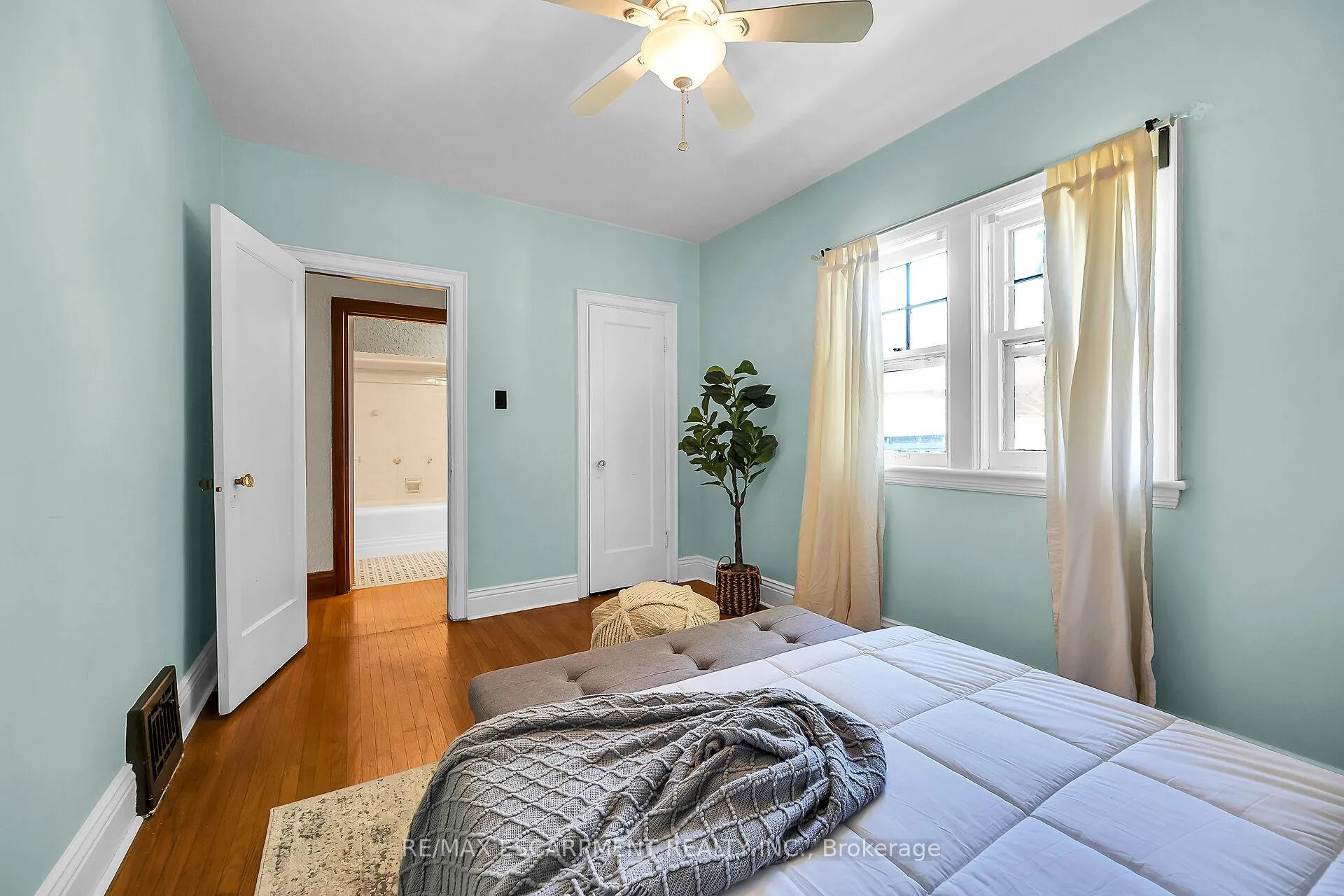 Photo 18 of 42 Newton Avenue, Hamilton, Westdale — HOMEH