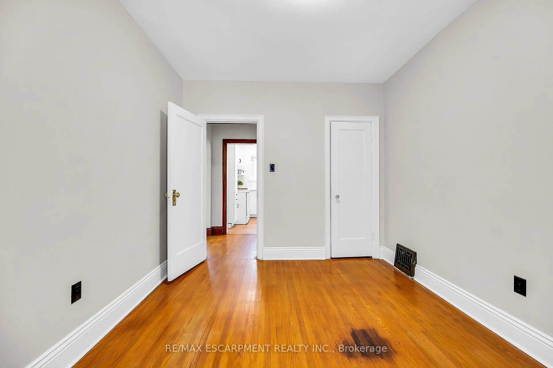 Photo 20 of 42 Newton Avenue, Hamilton, Westdale — HOMEH