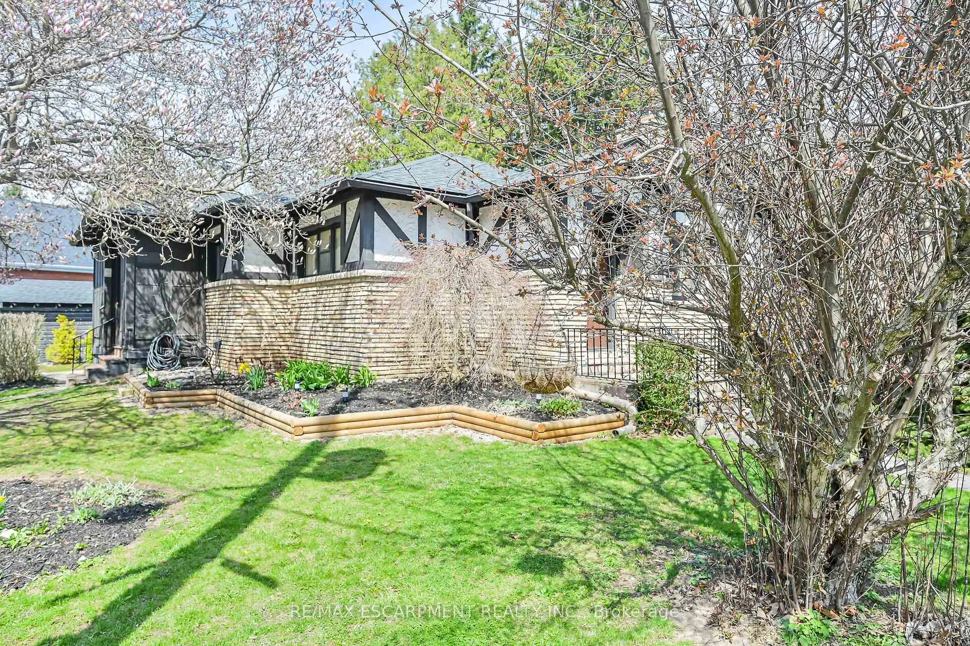 Photo 42 of 42 Newton Avenue, Hamilton, Westdale — HOMEH