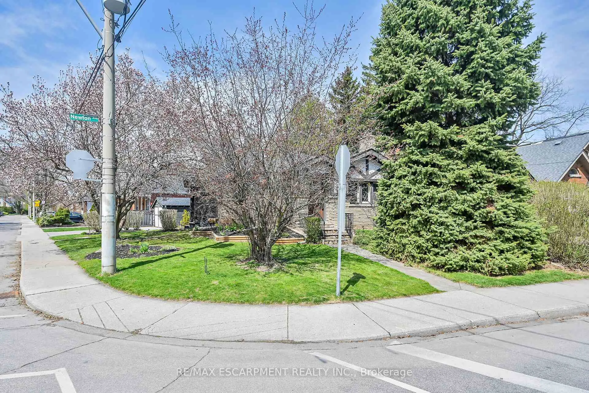 Photo 43 of 42 Newton Avenue, Hamilton, Westdale — HOMEH