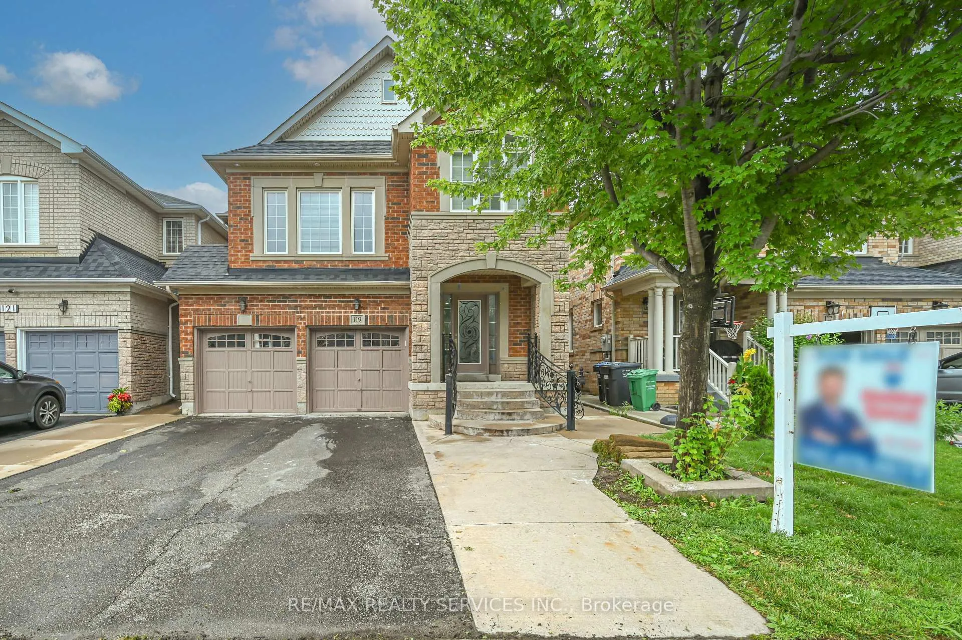 Front of 119 Crown Victoria Drive