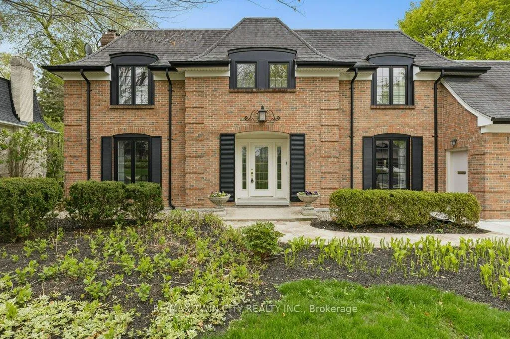Photo 2 of 302 Shakespeare Drive, Waterloo — HOMEH