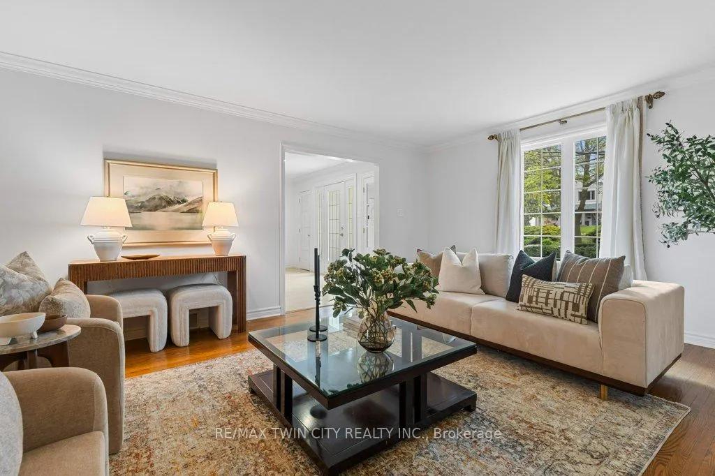 Photo 6 of 302 Shakespeare Drive, Waterloo — HOMEH