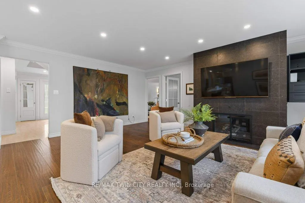 Photo 9 of 302 Shakespeare Drive, Waterloo — HOMEH