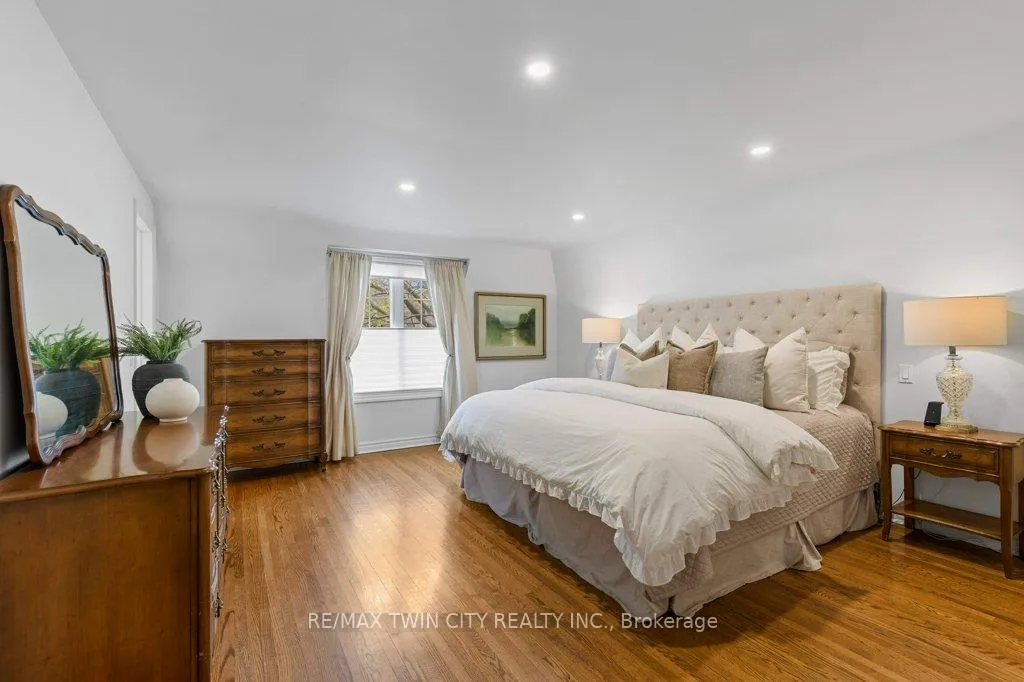 Photo 20 of 302 Shakespeare Drive, Waterloo — HOMEH