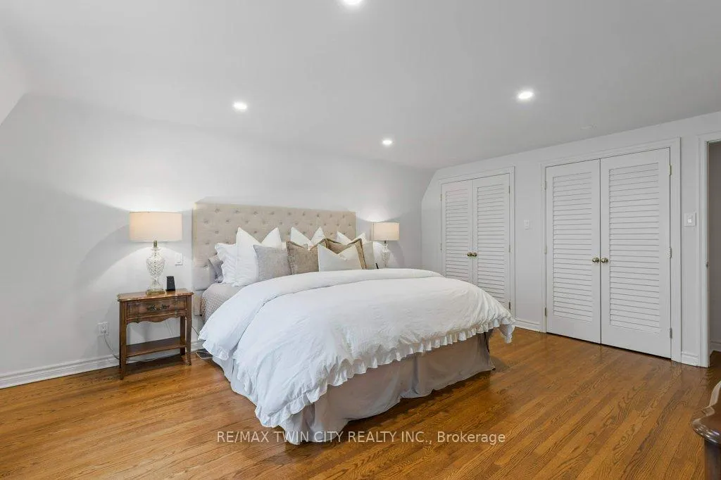 Photo 21 of 302 Shakespeare Drive, Waterloo — HOMEH
