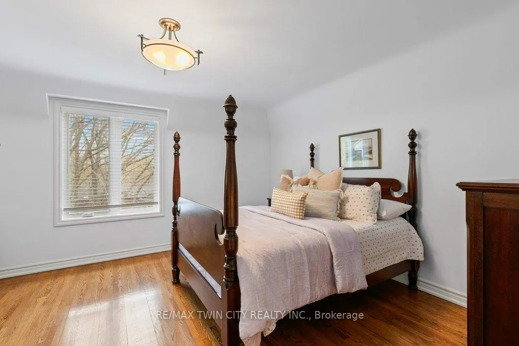 Photo 25 of 302 Shakespeare Drive, Waterloo — HOMEH