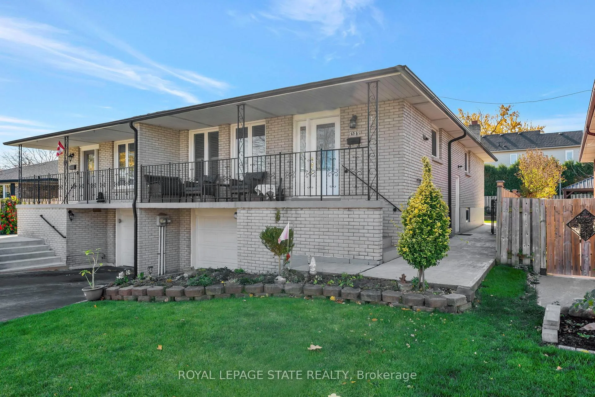 Photo 2 of 65 1/2 Eastbury Drive, Hamilton, Stoney Creek — HOMEH
