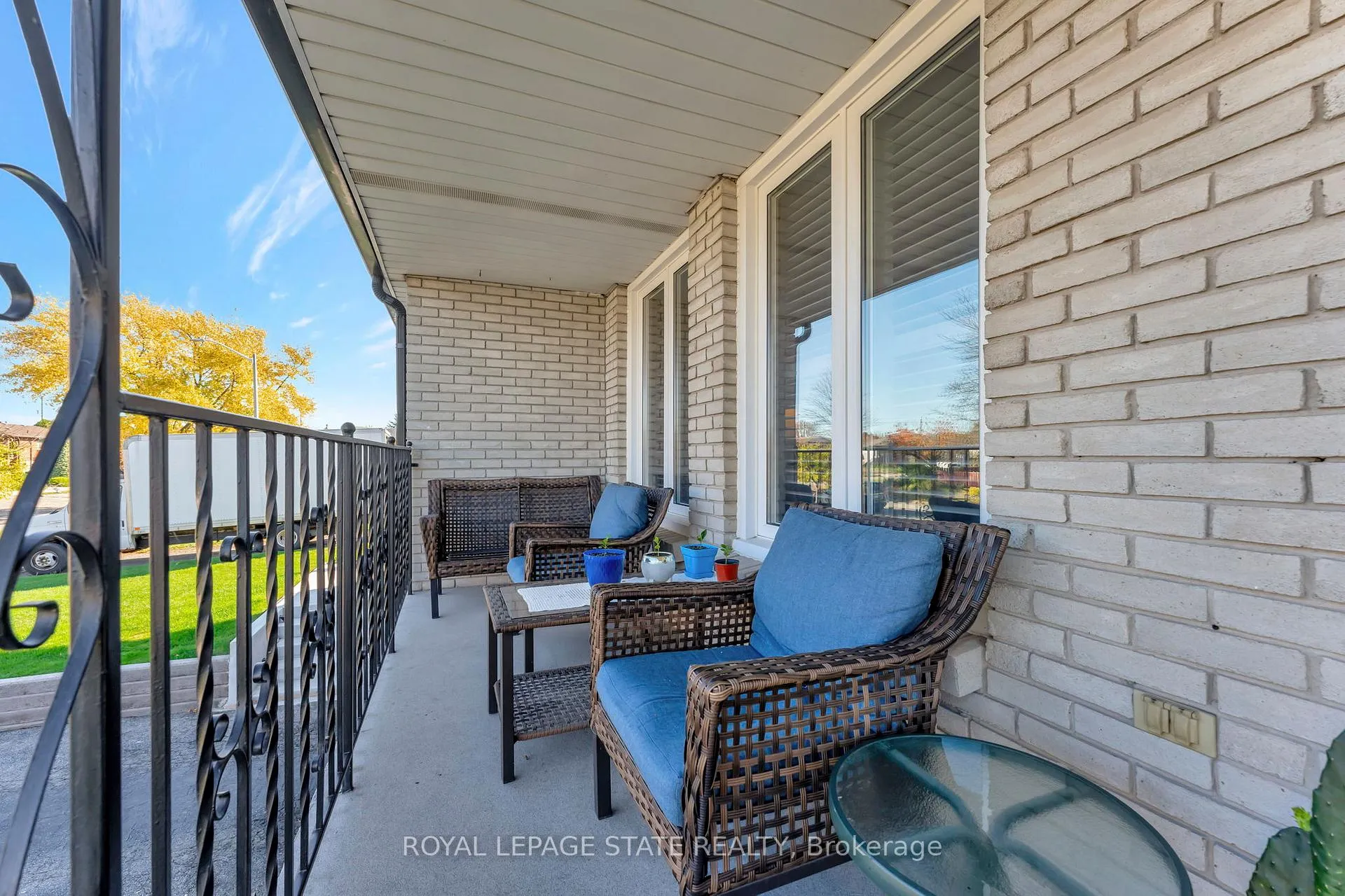 Photo 3 of 65 1/2 Eastbury Drive, Hamilton, Stoney Creek — HOMEH