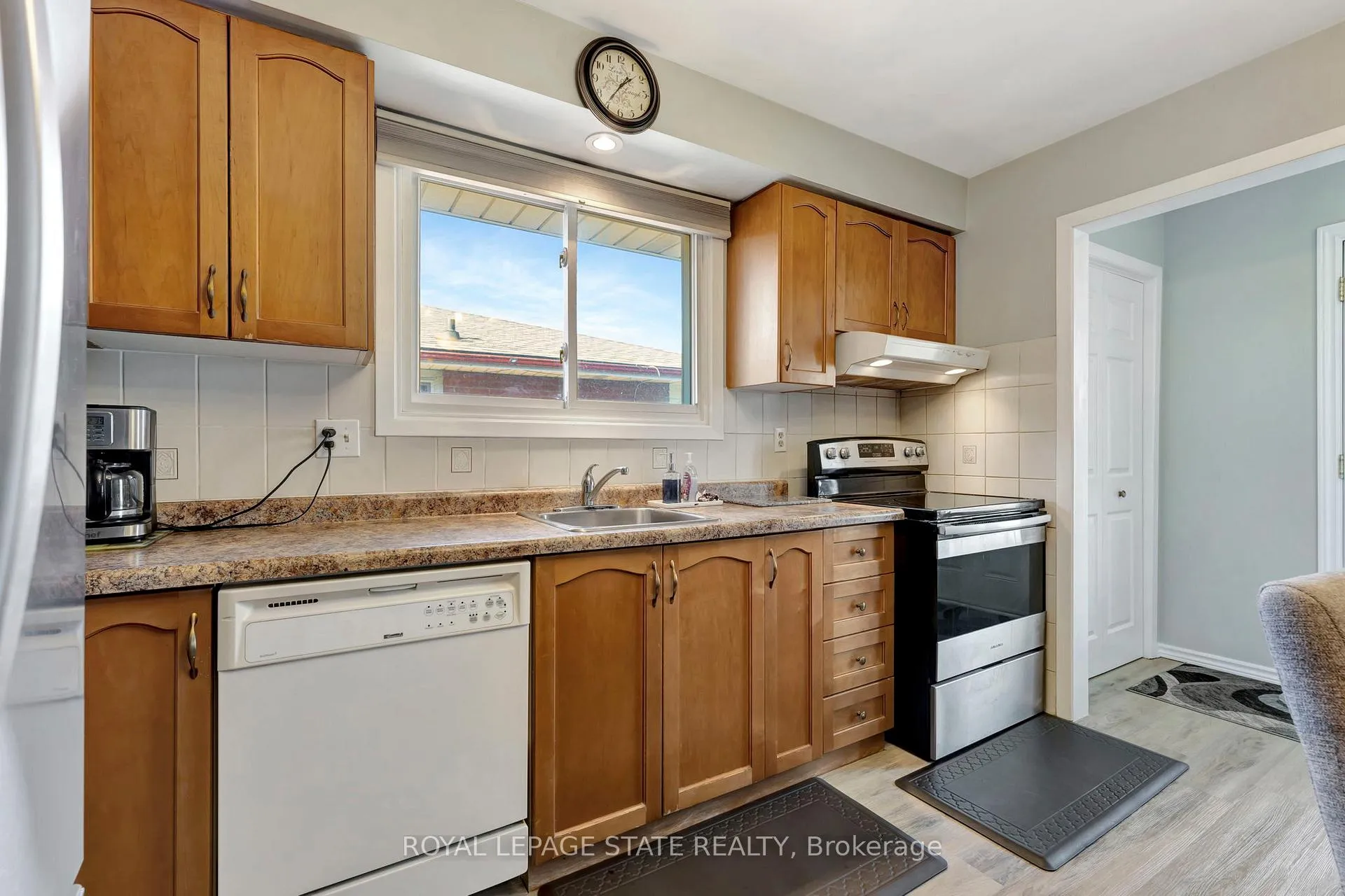 Photo 13 of 65 1/2 Eastbury Drive, Hamilton, Stoney Creek — HOMEH