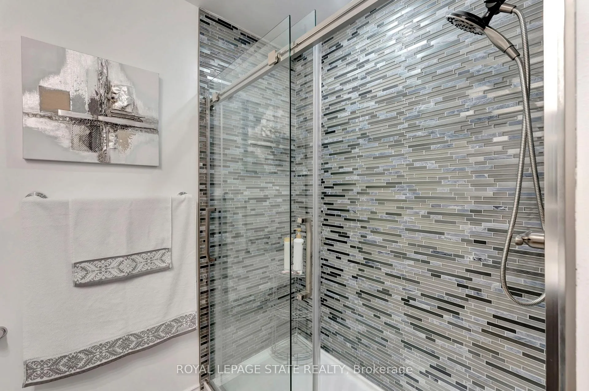 Photo 20 of 65 1/2 Eastbury Drive, Hamilton, Stoney Creek — HOMEH