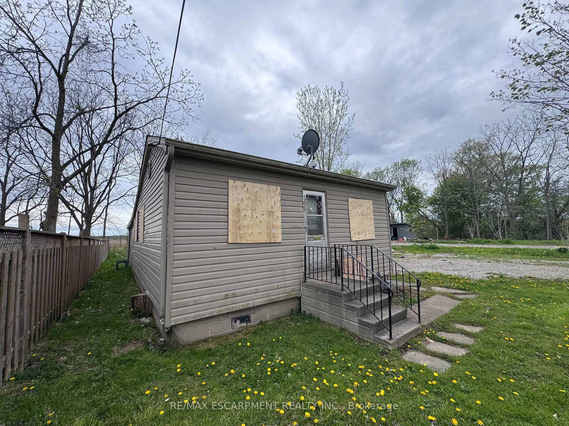 Photo 5 of 508 Main Street E, Haldimand, Dunnville — HOMEH