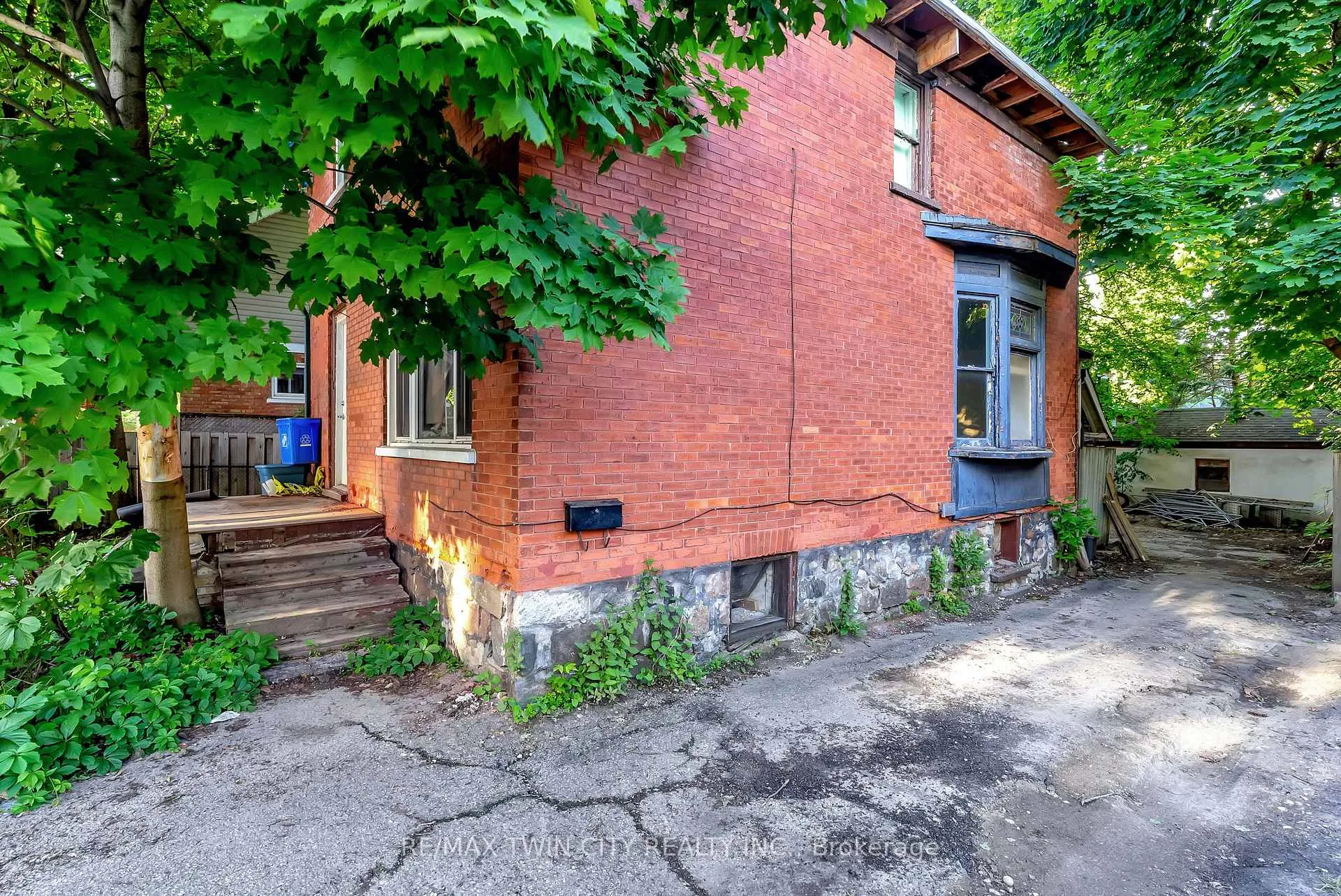 Photo 5 of 66 Union Street E, Waterloo — HOMEH