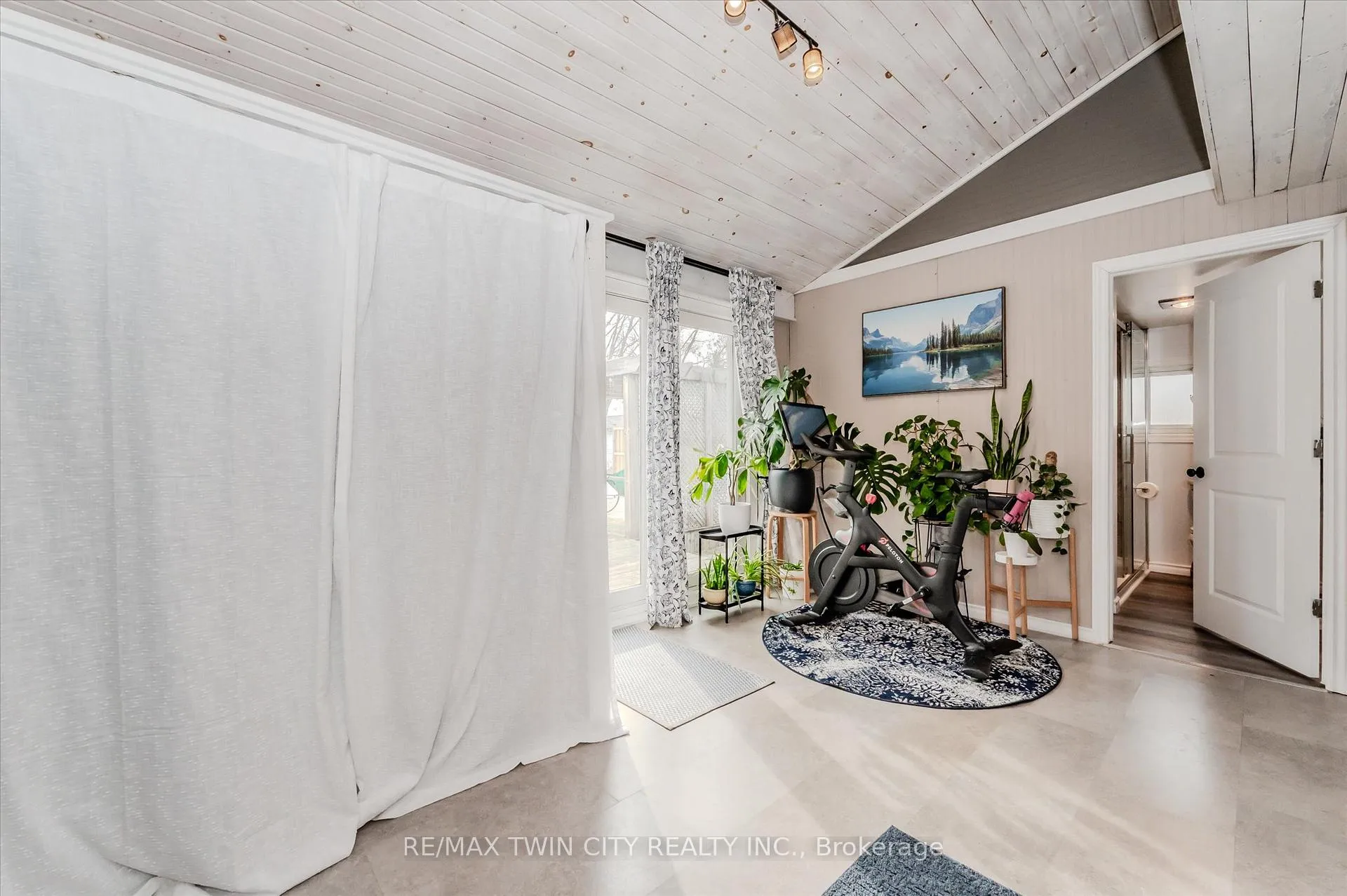 Photo 18 of 999 Northfield Drive E, Woolwich — HOMEH