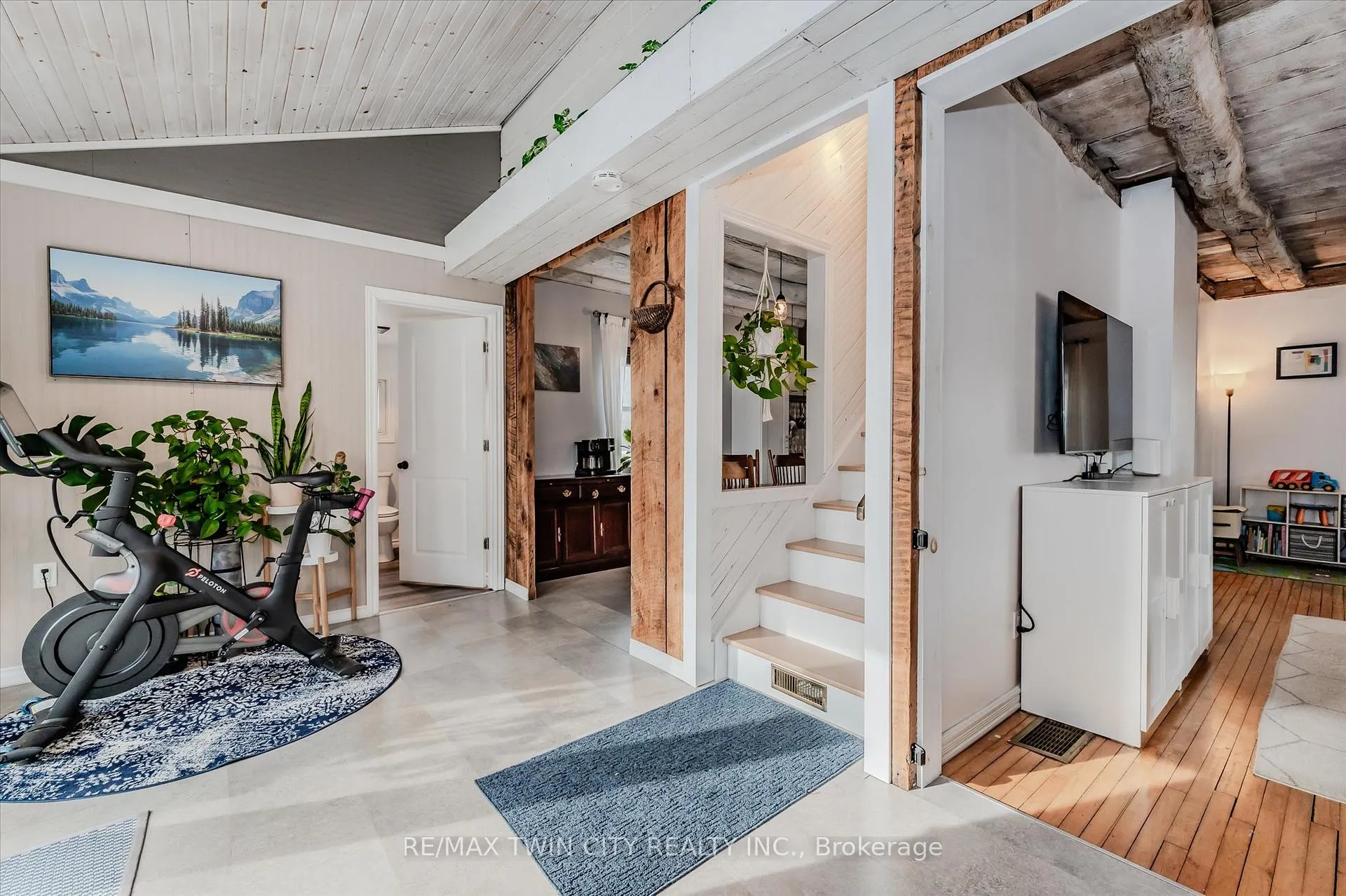 Photo 19 of 999 Northfield Drive E, Woolwich — HOMEH