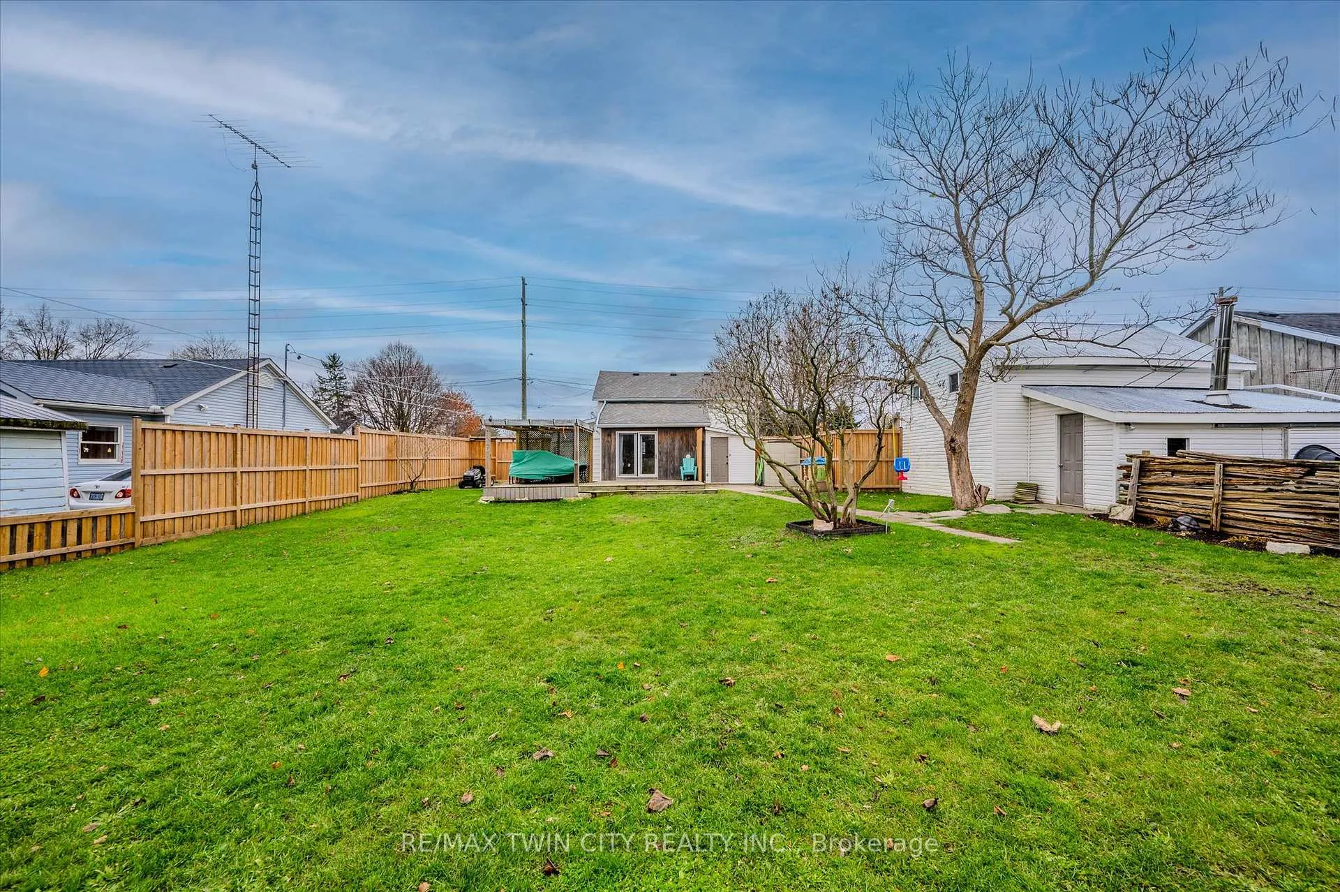 Photo 39 of 999 Northfield Drive E, Woolwich — HOMEH