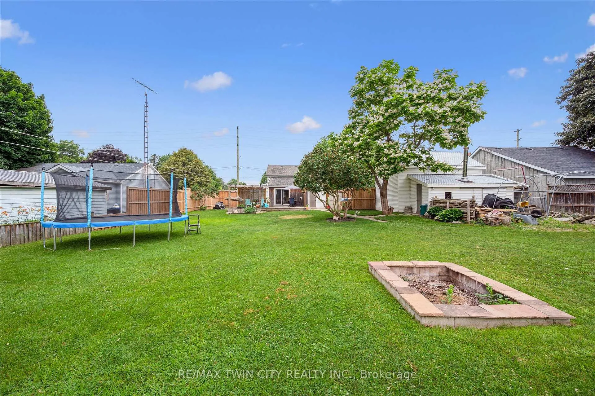 Photo 44 of 999 Northfield Drive E, Woolwich — HOMEH