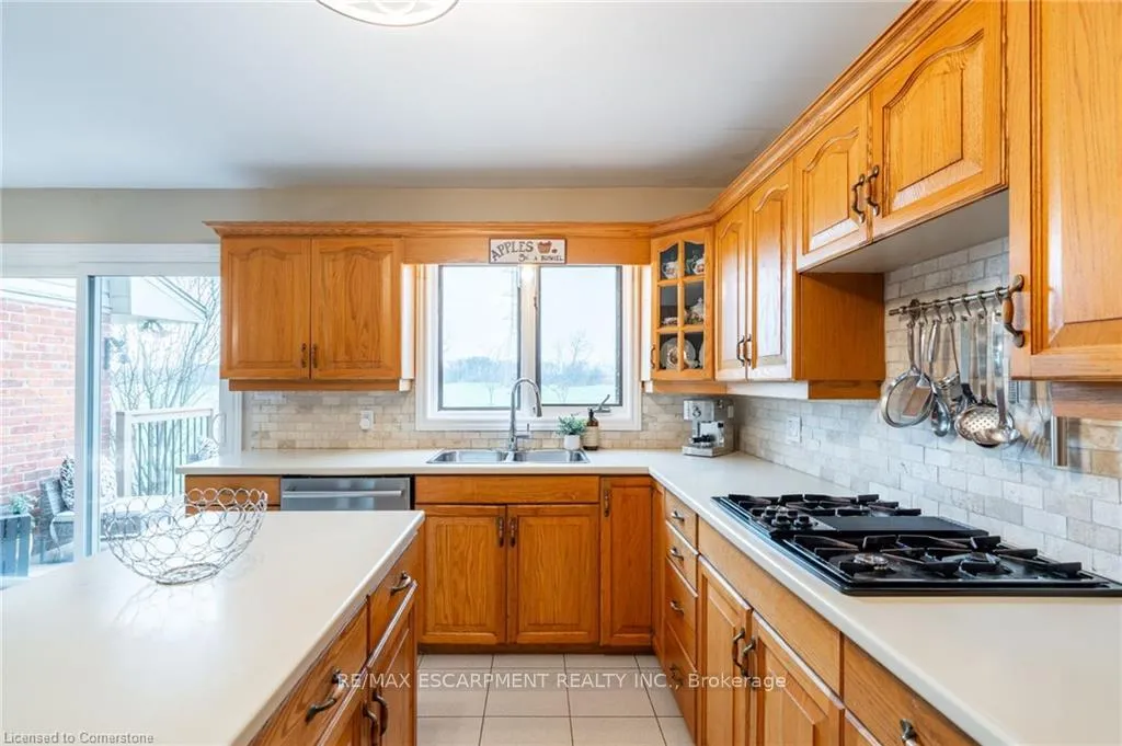 Photo 12 of 6166 Sinclairville Road, Hamilton, Rural Glanbrook — HOMEH