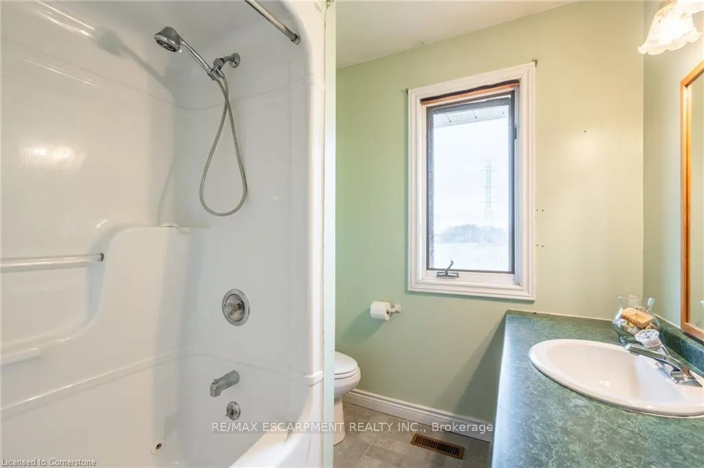 Photo 24 of 6166 Sinclairville Road, Hamilton, Rural Glanbrook — HOMEH