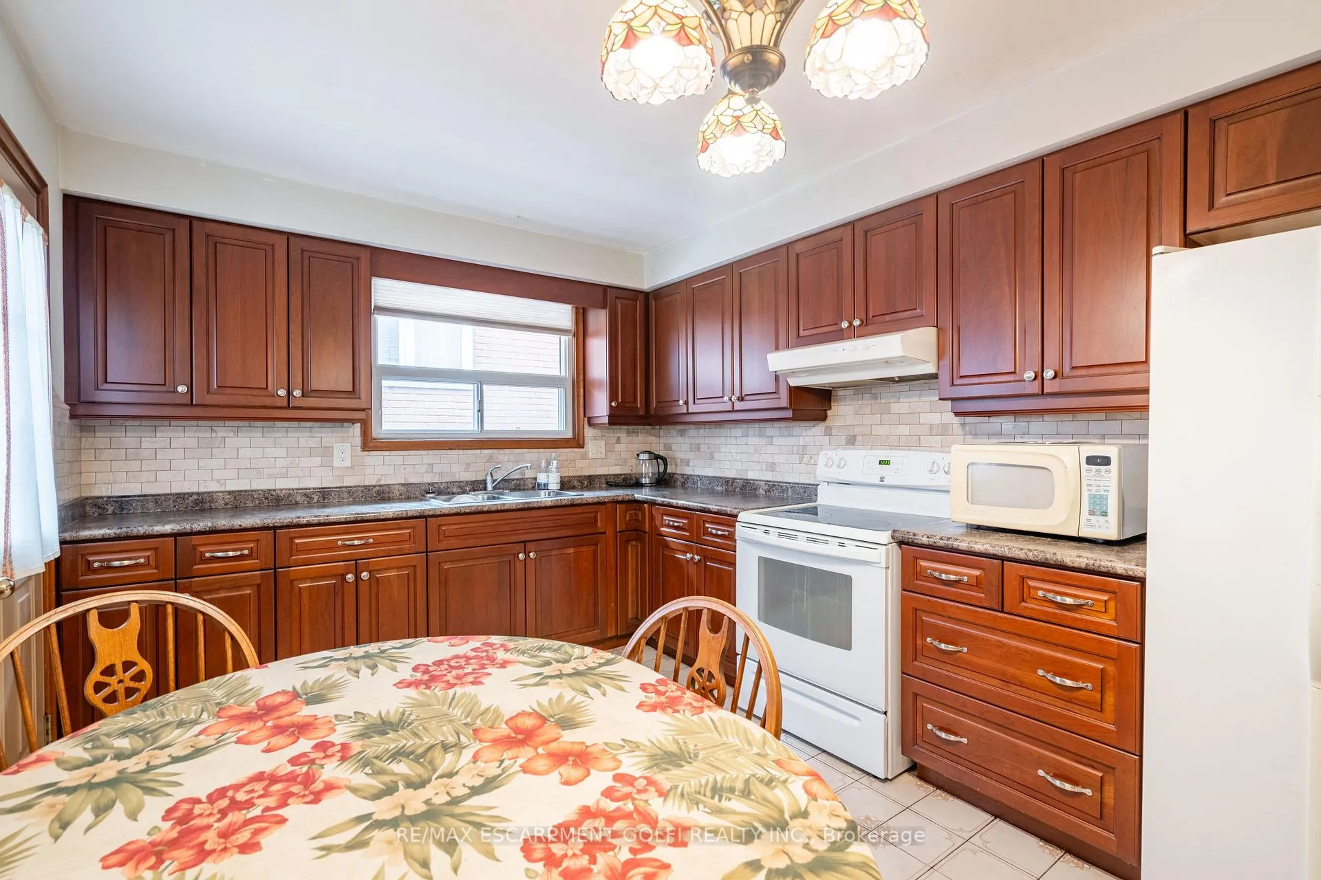Photo 10 of 98 Summercrest Drive, Hamilton, Gershome — HOMEH