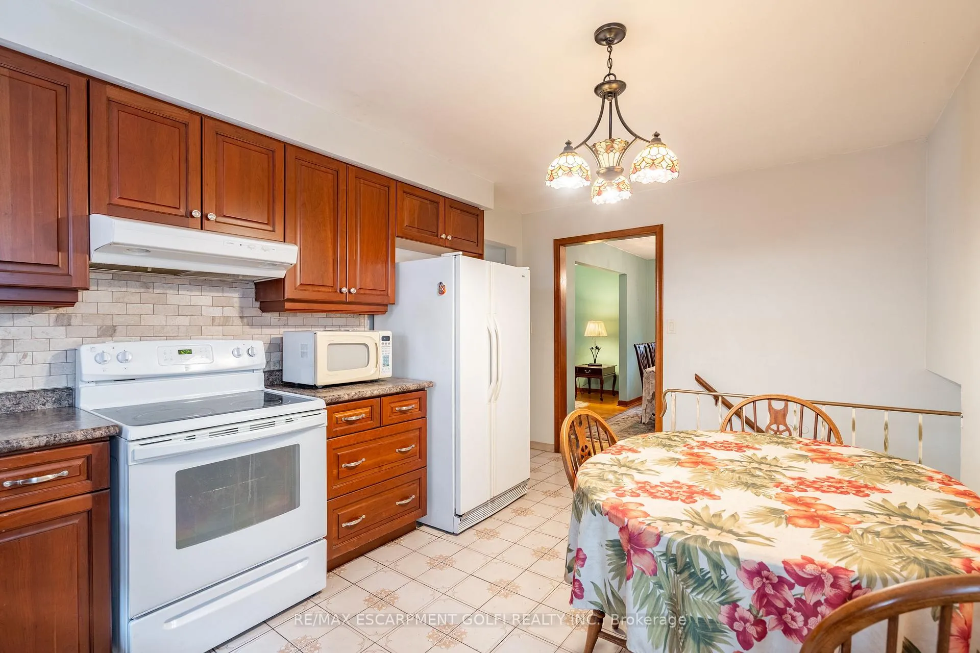 Photo 12 of 98 Summercrest Drive, Hamilton, Gershome — HOMEH