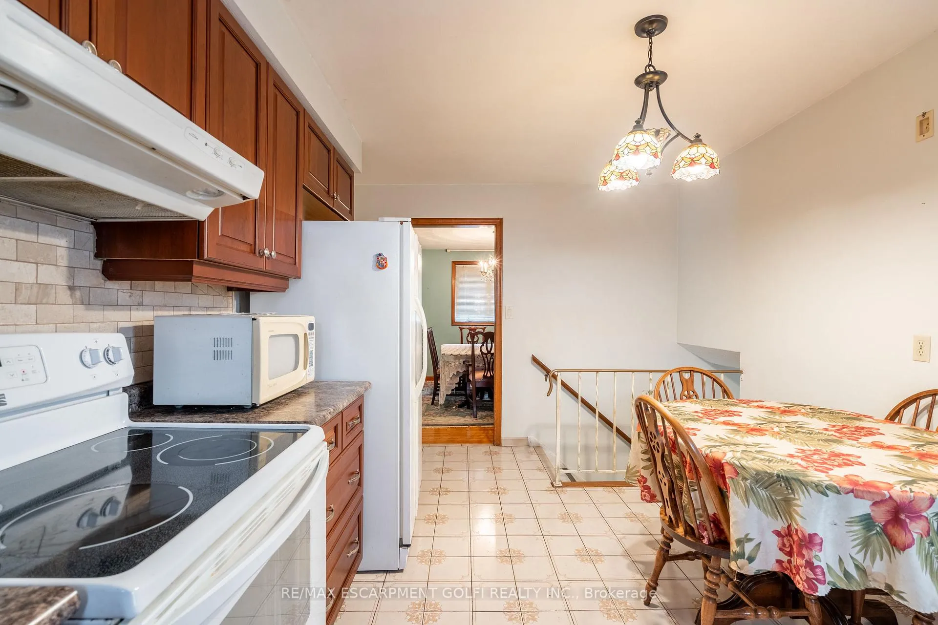 Photo 13 of 98 Summercrest Drive, Hamilton, Gershome — HOMEH