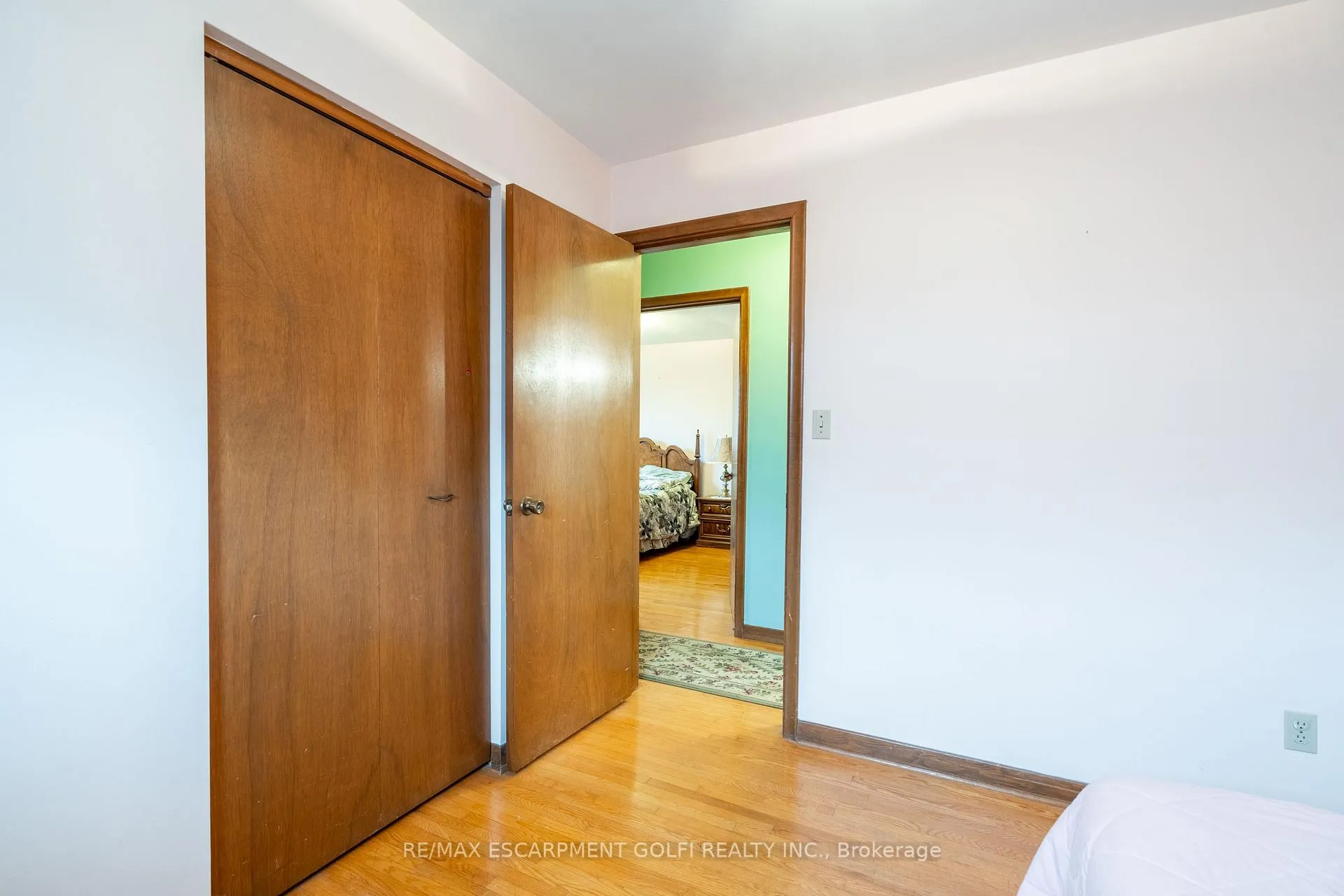 Photo 16 of 98 Summercrest Drive, Hamilton, Gershome — HOMEH