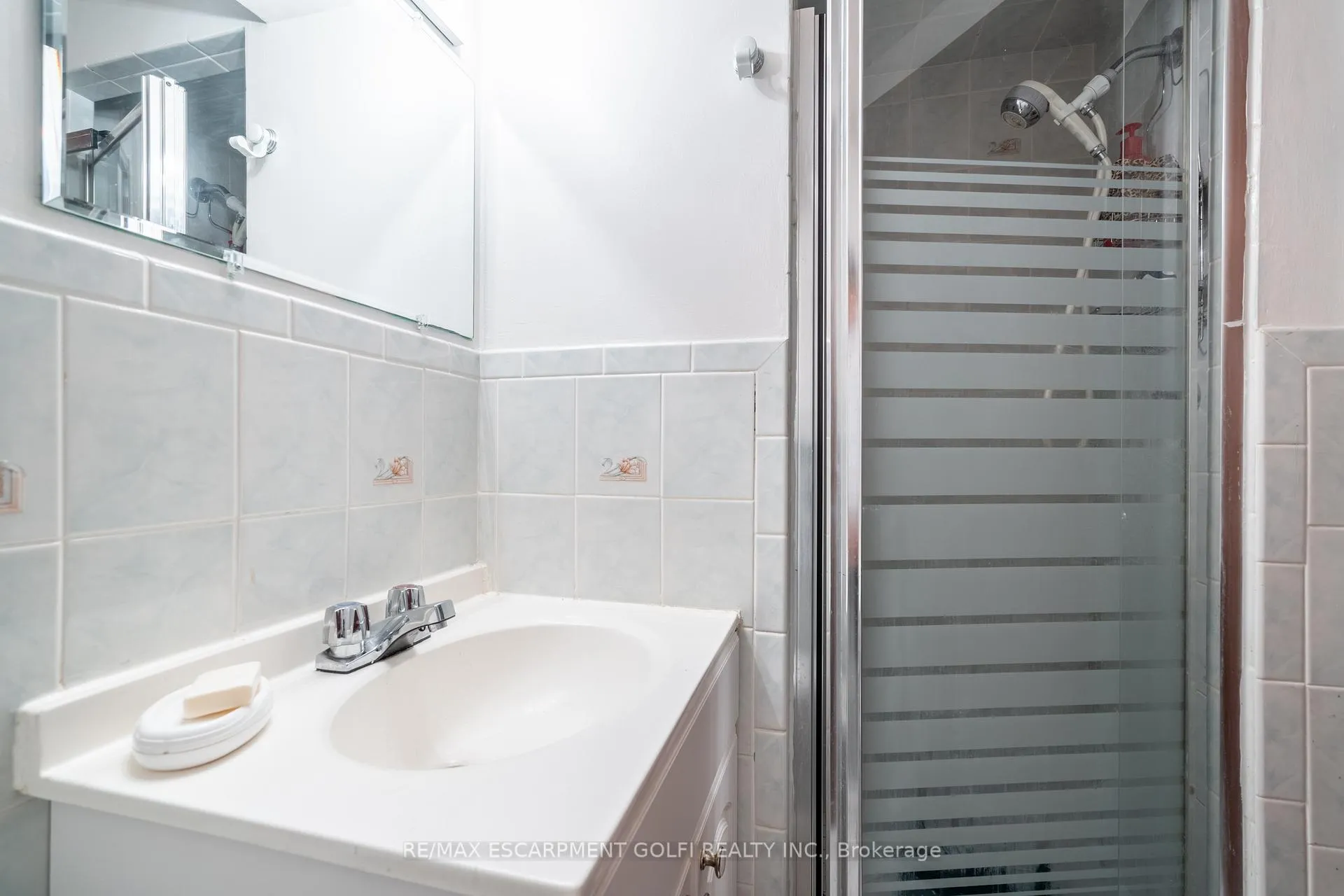 Photo 24 of 98 Summercrest Drive, Hamilton, Gershome — HOMEH
