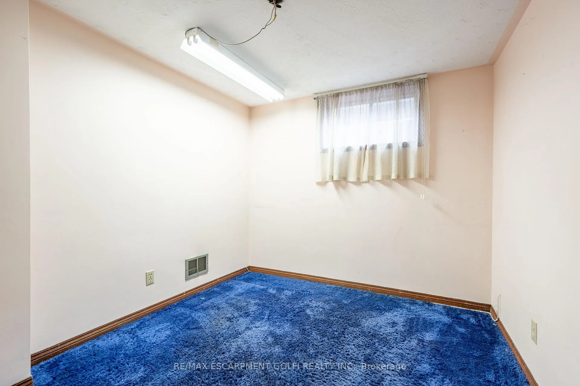 Photo 25 of 98 Summercrest Drive, Hamilton, Gershome — HOMEH