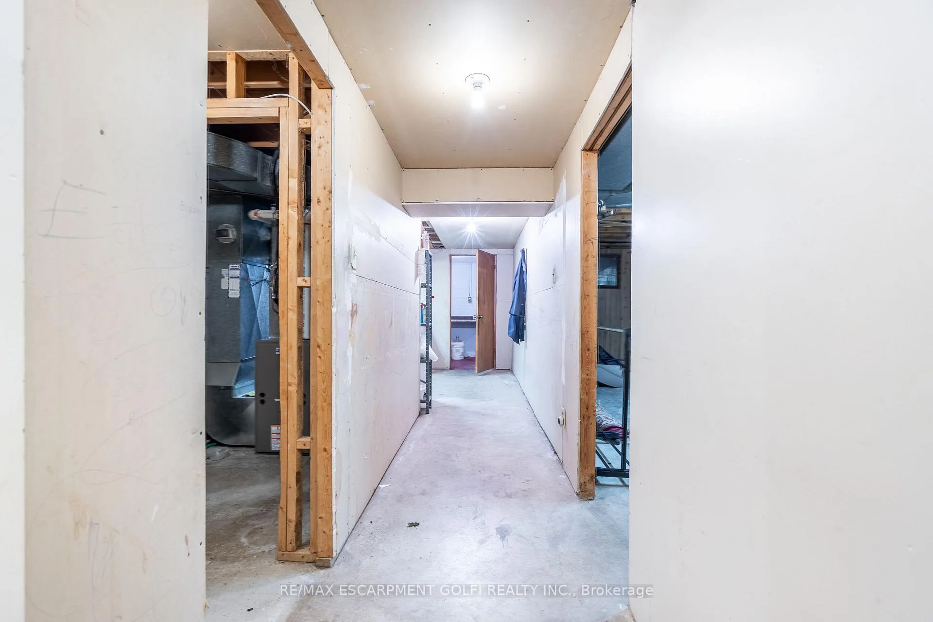 Photo 30 of 98 Summercrest Drive, Hamilton, Gershome — HOMEH