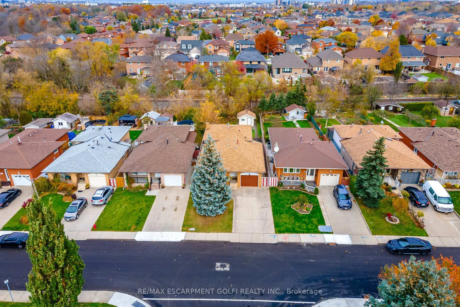 Photo 38 of 98 Summercrest Drive, Hamilton, Gershome — HOMEH